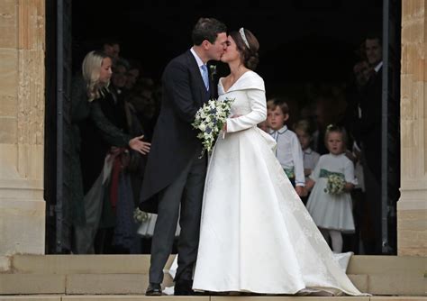 Far Nams Princess Eugenie Second Wedding Dress Princess Eugenie Looked Elegant And Stunning