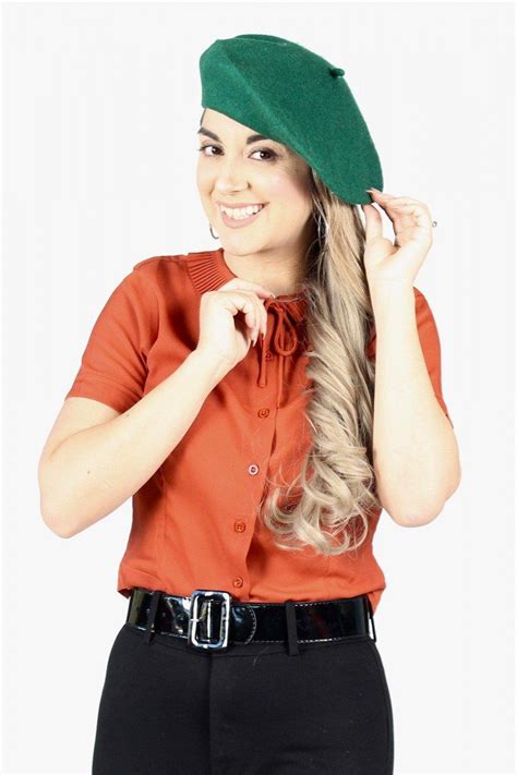 Beret In Dark Green In 2021 Outfits With Hats Womens Casual Looks