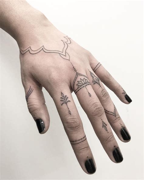 Chronic Ink Tattoo Joanna Roman Fine Line Tattoo Ornamental Finger