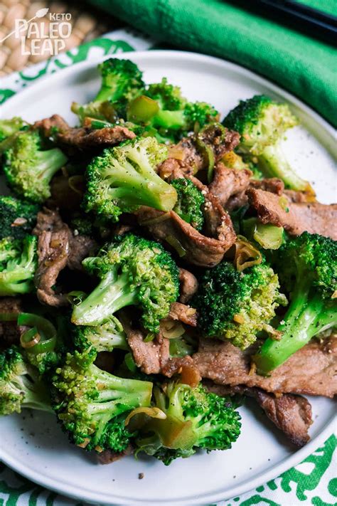 Beef and broccoli better than takeout while still being a healthy chinese food option with flank steak and broccoli in less than 30 minutes! Keto Beef And Broccoli | Paleo Leap | Recipe | Keto beef ...