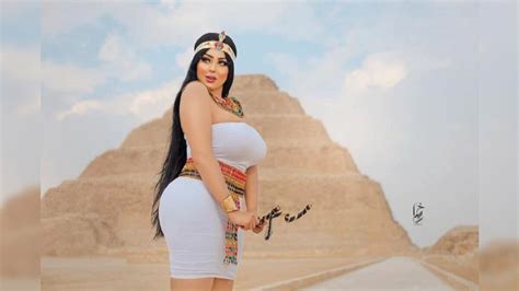 Egypt Arrests Photographer For Sexy Pyramids Shoot Showing Model