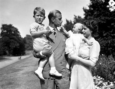 En 1946, philip demande à george vi la main d'elizabeth. La reine Elizabeth II et le prince Philip : 70 ans d'amour ...