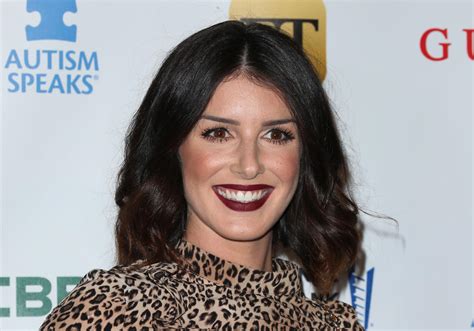 Shenae Grimes Beech On Why She S Celebrating Hot Mom Summer I Spent The First Year After