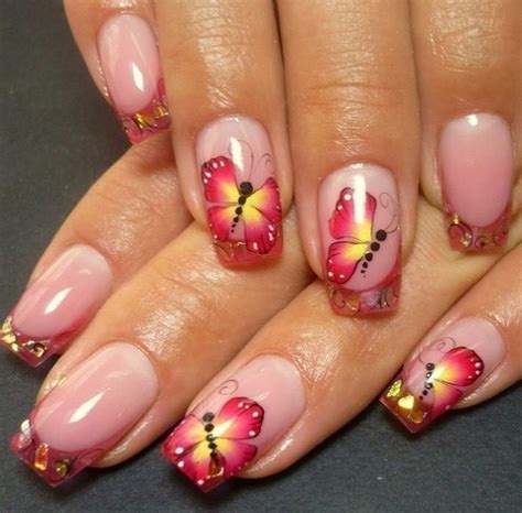 Relleno de uñas acrílicas con gel y diseño de flamas a mano 💅. Imágenes de uñas decoradas con diseños de mariposas y flores - Información imágenes