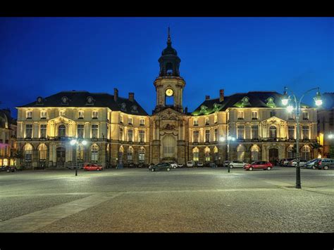 L'Hôtel de ville - Place de la mairie - La Chope