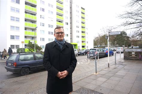 Wichtig ist uns nicht nur die stetige modernisierung der gebäude mit fokus auf nachhaltigkeit und energieeffizienz, sondern insbesondere auch ein mieterservice, der die bedürfnisse unserer hausbewohner in den vordergrund stellt. Mieter protestieren gegen Gropiuswohnen: Kritik an ...