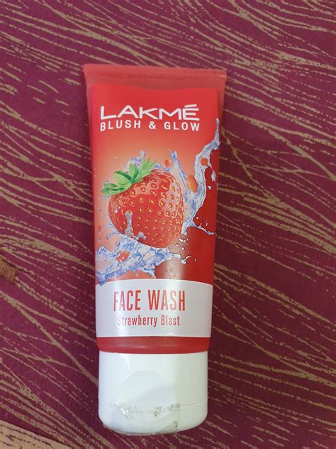 Lakme Blush And Glow Strawberry Gel Face Wash Reviews Price Benefits