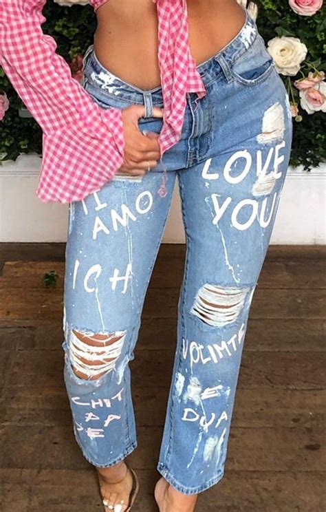 light wash pink graffiti print ripped jeans jeans femme luxe