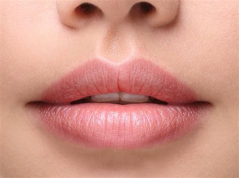 Best Home Remedies To Treat The Dry Cracked Chapped Lips In Winter
