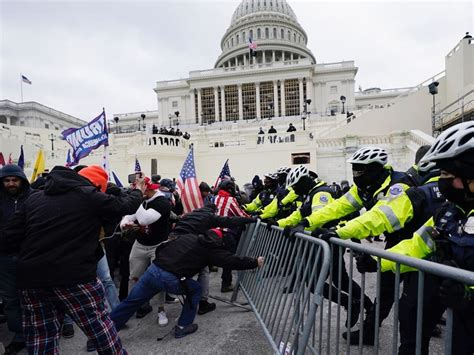 12 Surreal Photos Of Violence Chaos At Us Capitol Washington Dc