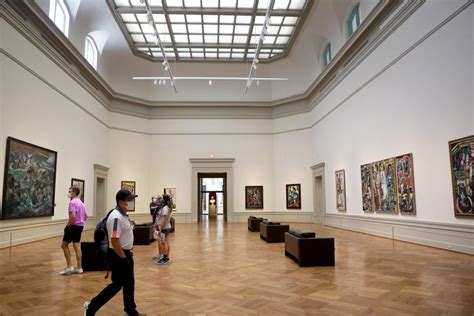 Photos St Louis Art Museum Reopens To Visitors