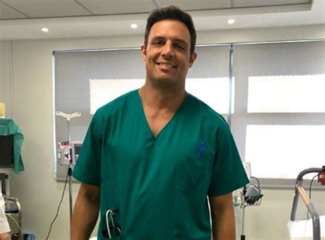 Προβολή όλων των 4 αποτελεσμάτων. Σάββας Πούμπουρας: Φτιάχνει χειροποίητες μάσκες για τον ...