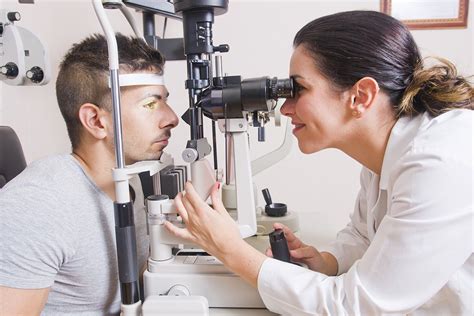 What Is The Difference Between Optometrists And Ophthalmologists