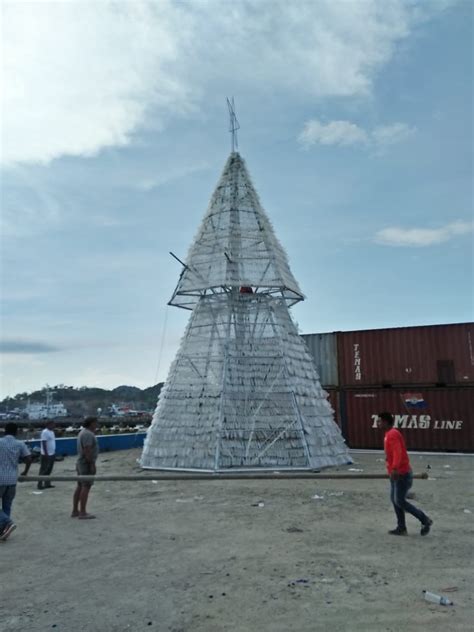 Pohon Natal Terbesar Dan Unik Ada Di Labuan Bajo Sorotntt