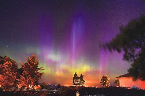 Aurora borealis lights leap up in North Olympic Peninsula skies ...