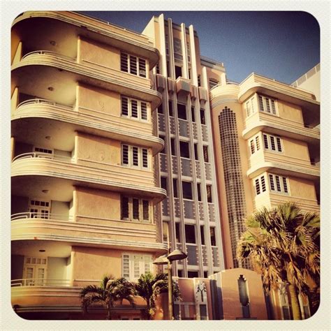 Al menos 51 personas se encuentran desaparecidas después del derrumbe parcial de un edificio de doce pisos en surfside, en miami beach. Edificio Miami estilo Art Deco, Ave Ashford- Condado ...
