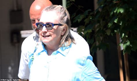 exhausted looking hillary clinton steps out in the hamptons daily mail online