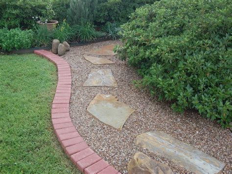 Rock garden featuring applegate river rocks bordered by rogue river 3/4 round rock. Unique river rock landscaping Product Lineup : Spotlats