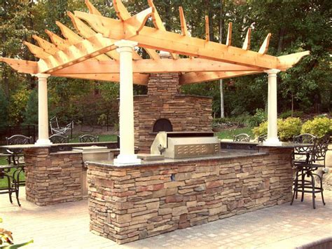 An outdoor kitchen can turn your backyard into party central and increase your home's value. 2017 Outdoor kitchen roof design - Bee Home Plan | Home ...