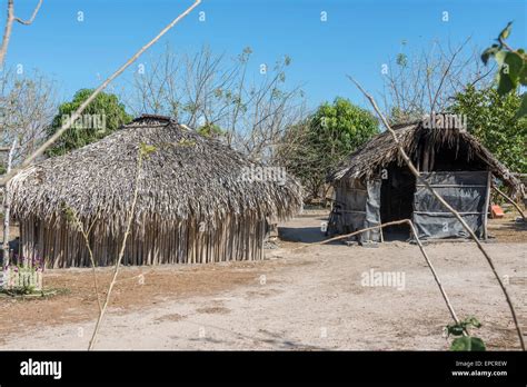Poor Housing For Farm Families In A Remote Part Of Southern Guatemala Stock Photo Alamy