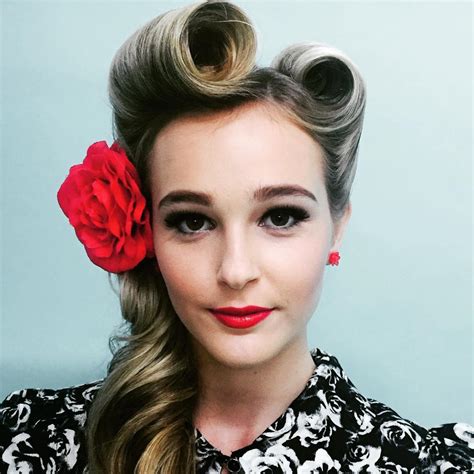Cute Pin Up Hairstyles For Long Hair Hairstyle Guides