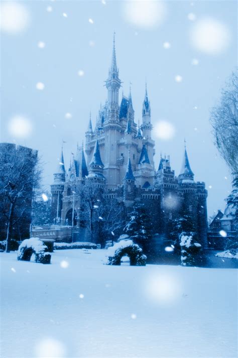 Snow Transforms Tokyo Disney Resort Into A Winter Wonderland Disney