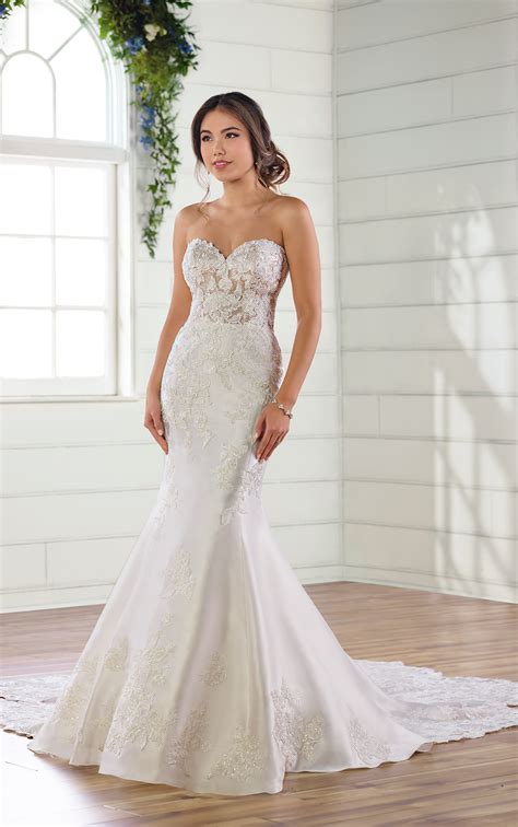 The mermaid silhouette is an ideal choice for those wanting to celebrate both their femininity and natural curves. Strapless Sweetheart Mermaid Wedding Dress with ...