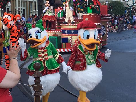 Wdw Christmas Day 2015 Mickey’s Once Upon A Christmastime Parade 3 Wdw Daily News