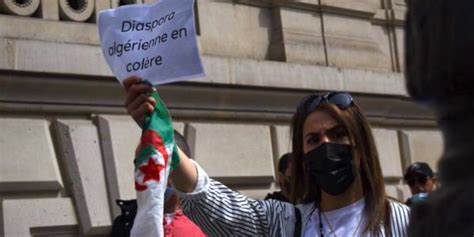 À Paris Les Algériens Réclament Une Vraie Ouverture Des Frontières