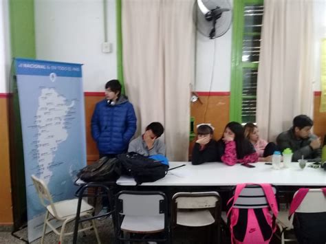 Manuel belgrano fue el creador de la bandera nacional de argentina, además de haber sido la persona que luchó firmemente durante años para manuel belgrano. La radio va a tu escuela: colegio General Manuel Belgrano ...