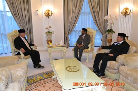 Video ini membentangkan berkenaan bidangkuasa mahkamah syariah bagi pengendalian kes murtad di malaysia menurut. Kunjungan Hormat Hakim Mahkamah Tinggi Melaka - TYT Melaka