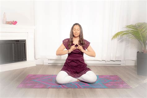Vajra Mudra Pour équilibrer Votre 3e Chakra Blog Diva Yoga