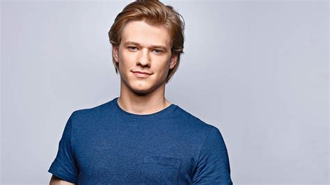 His roles include angus macgyver in the 2016 reboot of the television series macgyver. Nuori MacGyver jatkuu kolmannella tuotantokaudella ...