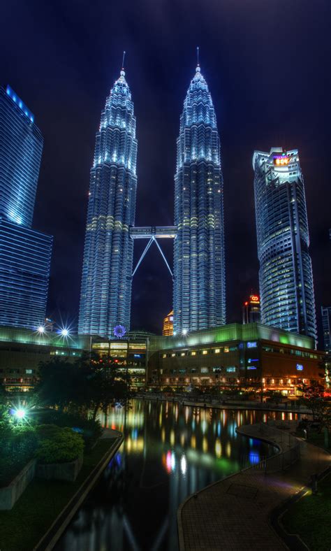 Filethe Petronas Twin Towers And Klcc Park