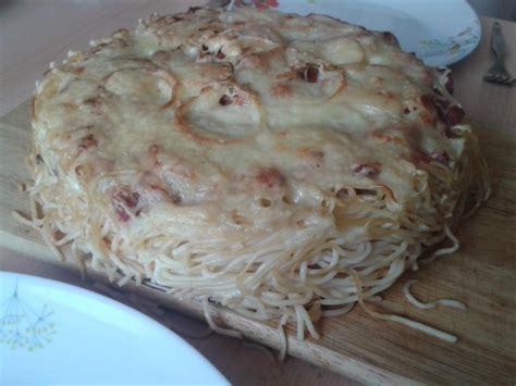 Maybe you would like to learn more about one of these? Spaghettitorte mit Spaghetti und Hackfleisch gemischt ...