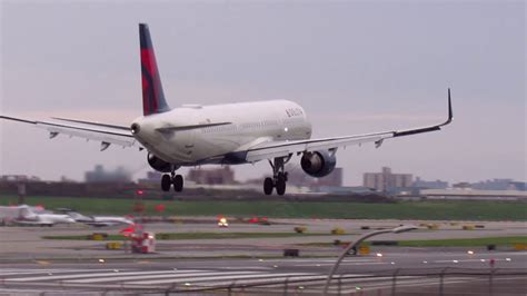 Delta A321 Landing In Laguardia Youtube