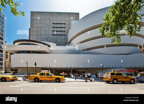 Usa New Yorkmanhattanthe Guggenheim Museum Stock Photo Alamy