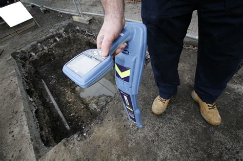 The insulation must be of sufficient thickness to withstand the electric field under the rated and transient operating conditions. Underground Cable Locators Offer Accurate Damage Prevention