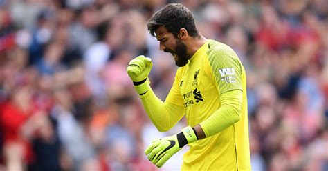 Damit köpft er sich in einen edlen kreis. Alisson isn't just a great goalkeeper, he makes football ...