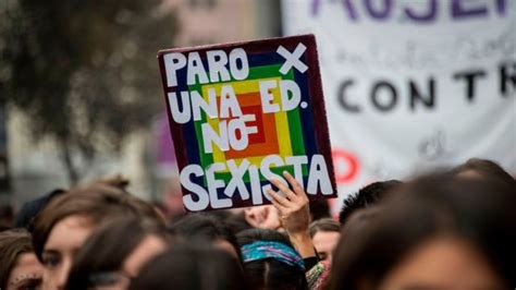 La Marcha En Topless Contra La Violencia Machista Y A Favor De La Educación No Sexista En