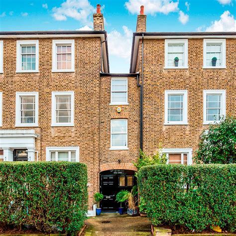 The 8ft-wide London house for sale at nearly £600k