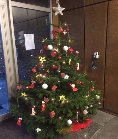 Angeblich soll man den baum mit haarspray. Ab Wann Für Weihnachten Schmücken