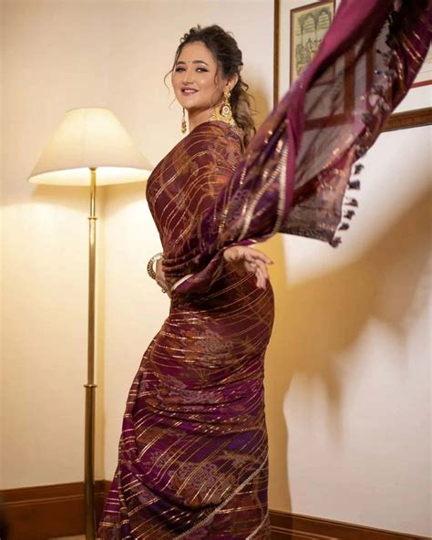 Rashami Desai Looks Elegant In Saree Gives Festive Vibes Actress Look In Saree Goes Viral See
