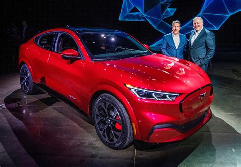 Ford Debuts Tesla Model X Rival Mustang Mach E Ahead Of La Auto Show