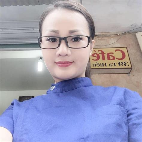Bà Ngoại U40 Xinh Như Hot Girl Nhảy Sexy Trong Quán Bar