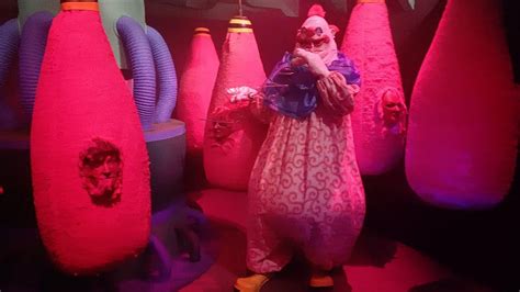 killer klowns from outer space maze at halloween horror nights hollywood youtube