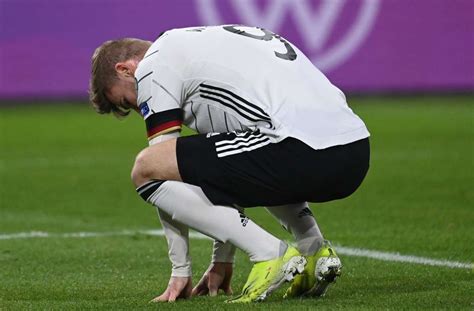 Die österreicher gelten trotz ihrer jüngsten torflaute. WM-Qualifikation in Duisburg: 1:2 - Deutschland blamiert ...