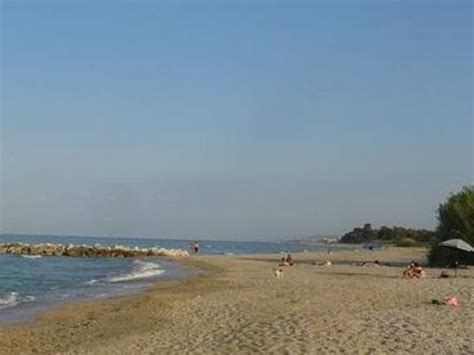 Spiagge Per Nudisti In Abruzzo Numeri Di Una Pratica Oltre Le Convenzioni Il Capoluogo