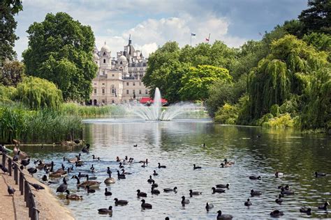 We have spent quite a lot of time in st james's since it's one of our favourite parks in london, and every single time, the toilet attendants tried to chase us away 30 minutes before the indicated closing time, claiming we should. St. James's Park, London - RueBaRue