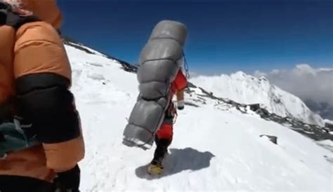 A Nepali Sherpa Carried A Mt Everest Climber On His Back For 6 Hours
